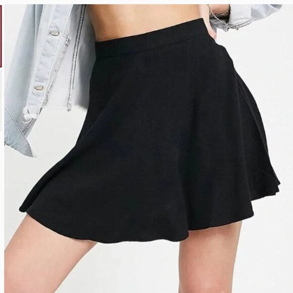 ASOS DESIGN skater skirt in black 4P PETITE - Picture 1 of 12